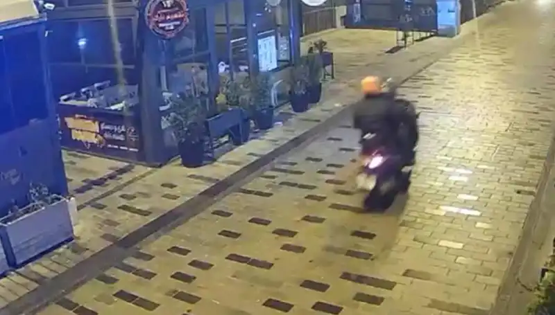 Gece Kulübünde Haraç Saldırısı: Silahlar Patladı, Panik Yaşandı