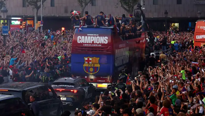 FC Barcelona'nın Yıldızları, Taraftarlarıyla Unutulmaz Bir Buluşma Gerçekleştirdi