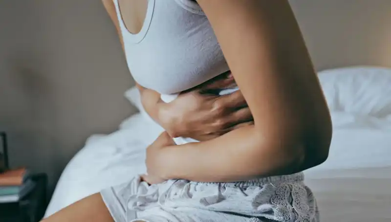 22 Yaşında Kolunda Şişlik Gördü, Bağırsak Kanseriyle Yüzleşti