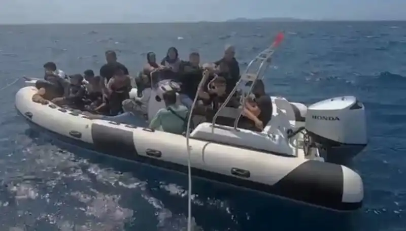 15 Düzensiz Göçmen Akdeniz'de Kurtarıldı: Hayatta Kalma Mücadelesi