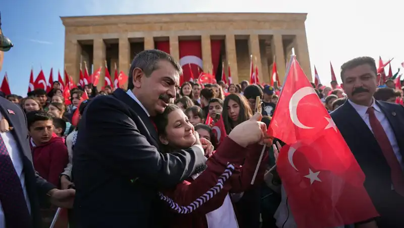 Bakan Tekin ve Çocuklar Anıtkabir’de, Geçmişten Geleceğe Bir Yolculuk