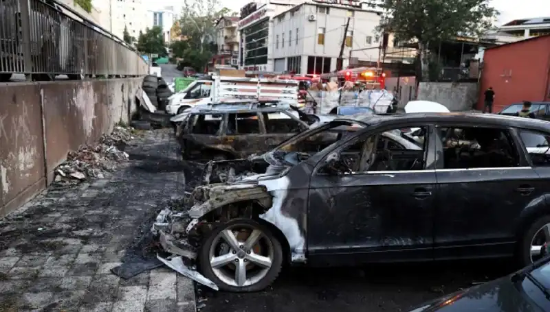 Sanayi Alanında Meydana Gelen Yangın: Tamir Bekleyen Araçlar Kül Oldu