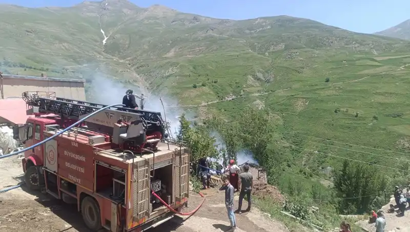 Van'da Yangın Faciası: Bir Çocuk Hayatını Kaybetti!