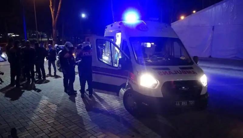 Parkta Silahlı Kavga: İki Grup Arasında Çatışma Ortalığı Karıştırdı