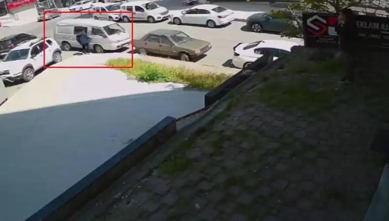 Aracını Çalmak İsteyen Hırsızı Suçüstü Yakalayan Cesur Şahıs