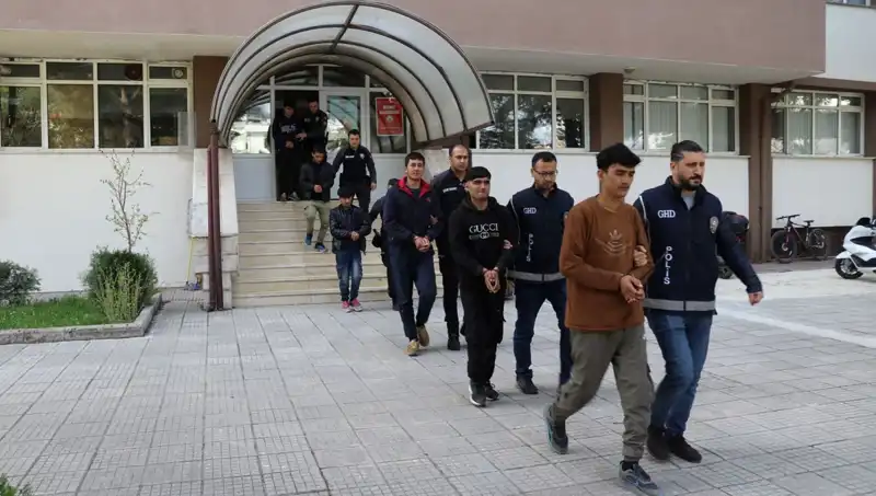 Edirne ve Kırklareli'nde Kaçak Göçmen Operasyonu: Gözaltılar ve Yeni Gelişmeler