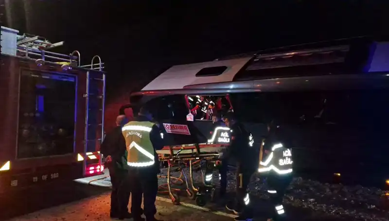 Festival Coşkusu Facia ile Sonlandı: Otobüs Kazasında 15 Yaralı