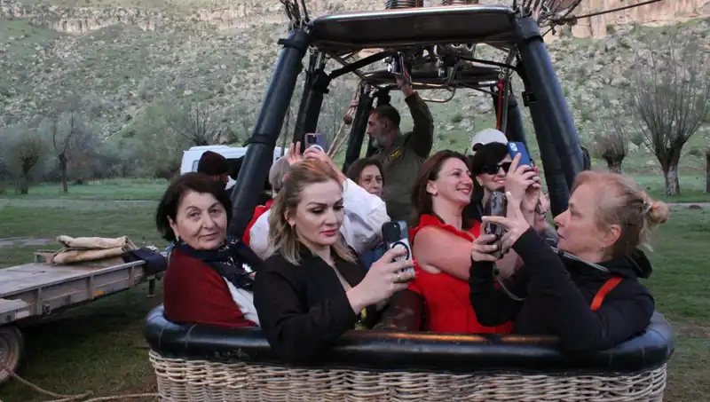 Ihlara Vadisi'nde Anneler Günü İçin Renkli Balon Festivali