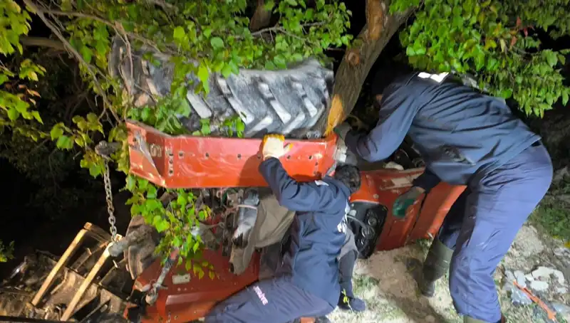 Kontrolden Çıkan Traktör Devrildi: Sürücü Kaza Anında Hayatını Kaybetti