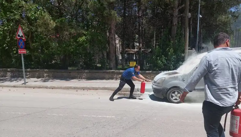 Emniyet Binasının Önünde Alev Alan Araç: Olay Anı ve Sonrasındaki Gelişmeler