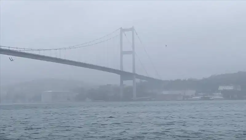 İstanbul Boğazı'nda Gemi Trafiğine Sis Engeli, Denizciler Zor Anlar Yaşadı