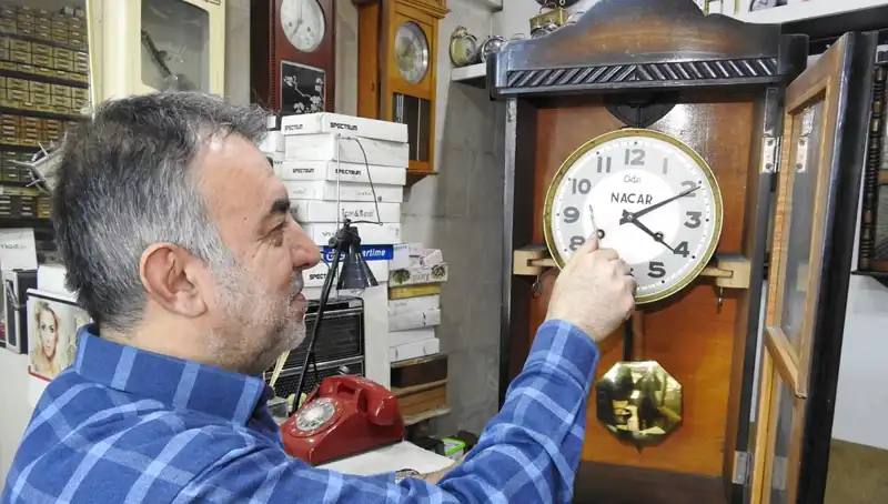 Tarihe Tanıklık Eden Saatler: 10 Metrekarede Usta Tamircinin Hikayesi
