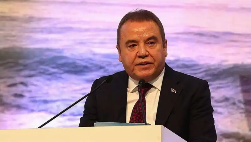 Antalya'nın Lideri Muhittin Böcek: Hayatı ve Siyasi Kariyeri