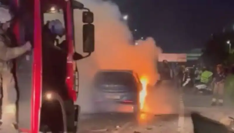 Otoyolda Bariyerlere Çarpan Araçta Korkutan Yangın: Görgü Tanıkları Konuştular
