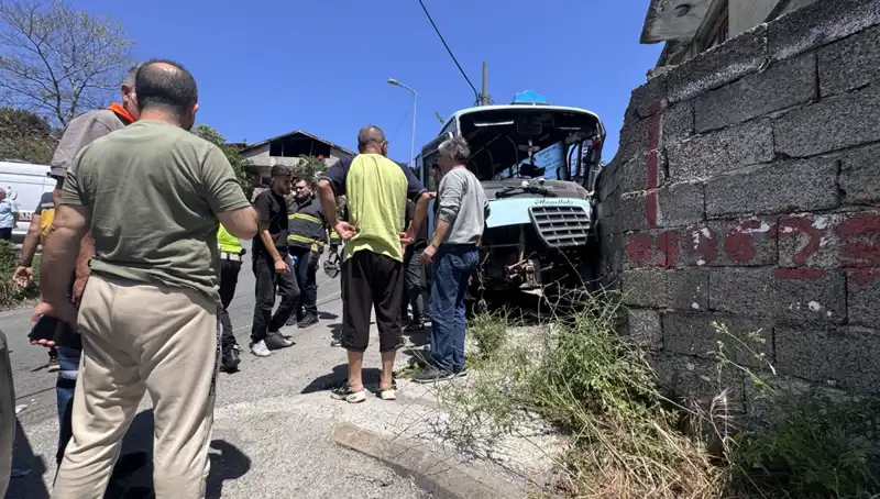 Minibüs Kaza Yaptı: 14 Yaralı, Olay Anı ve Sonrası