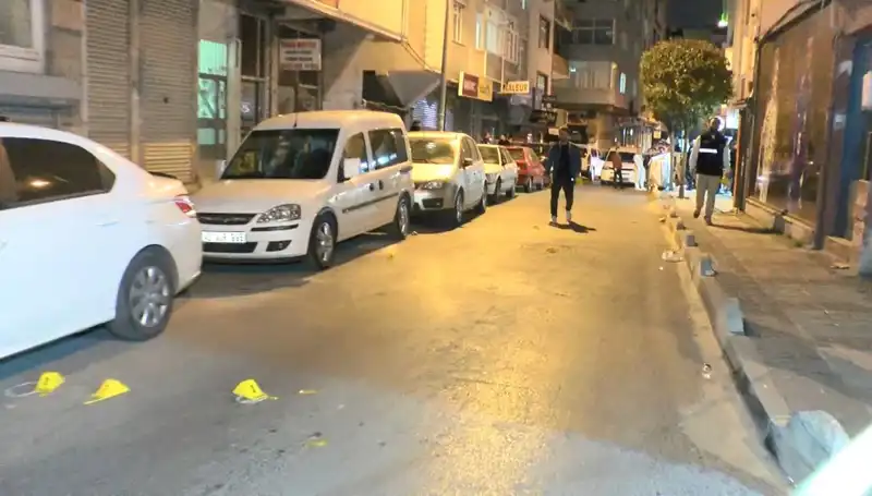 İstanbul'da Motosikletli Çetenin Silahlı Saldırısında Bir Kişi Hayatını Kaybetti