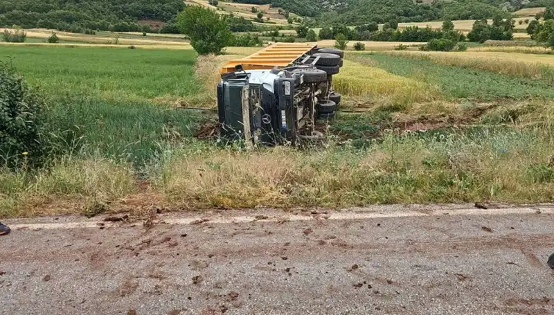 Tokat'ta Korkunç Kaza: Devrilen Kamyonun Şoförü Hayatını Kaybetti
