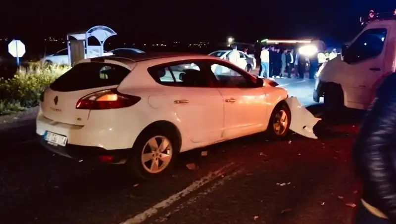 İki Araç Çarpıştı: Bir Kişi Hayatını Kaybetti, Yedi Yaralı