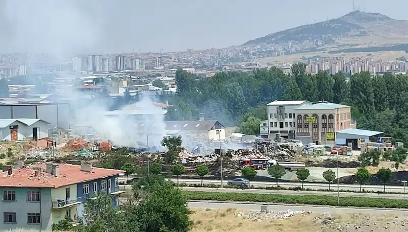 Otluk Alanda Başlayan Yangın, Depoyu Kül Etti: Son Durum Nedir?
