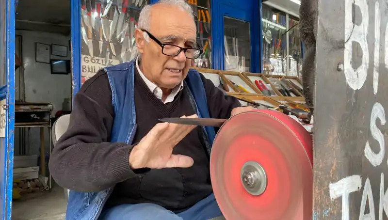 81 Yaşındaki Erhan Amca: Mesleği Artık Bir Keyif İşi
