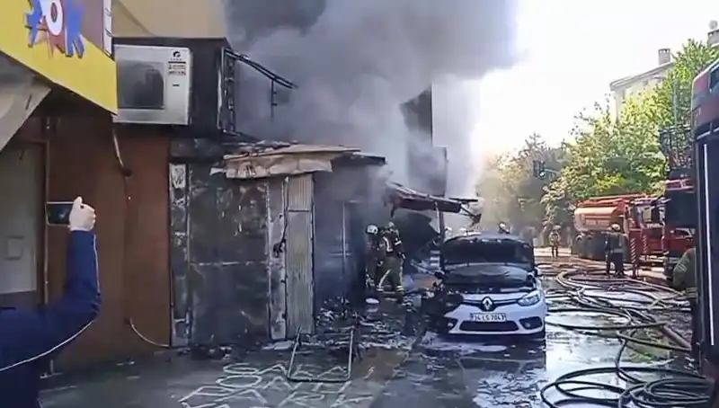 Ümraniye'de Hediyelik Eşya Dükkanında Korkutan Yangın Olayı