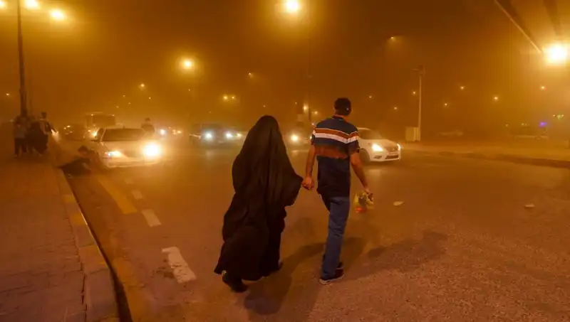 Irak’ta Kum Fırtınası Hayatı Olumsuz Etkiliyor: Havalimanları Kapatıldı