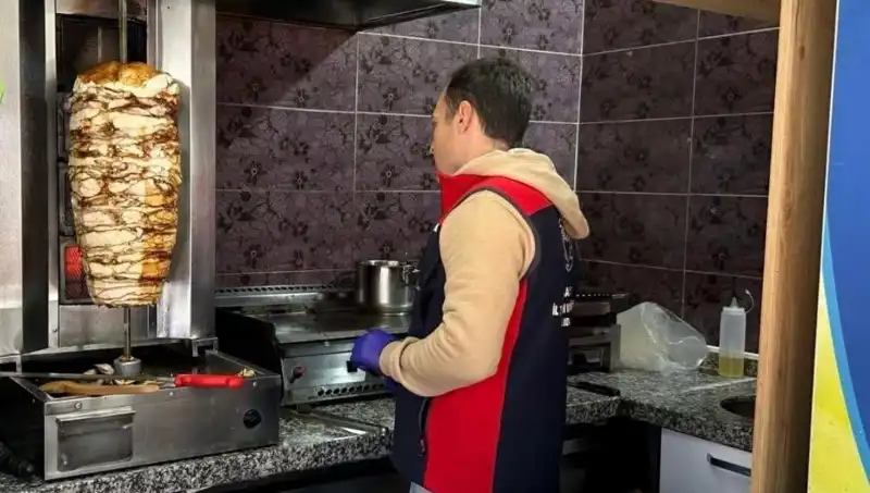 Tavuk Döner Alarmı: İşletmelerdeki Baskınlar Neden Artıyor?