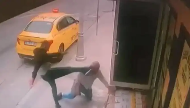 Taksi Durağında Dehşet: Oğlunun Alacaklısı Bacağını Kırdı