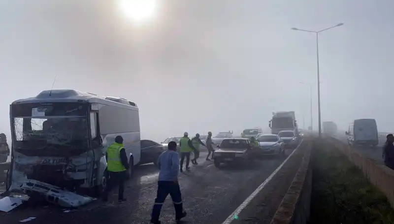 Yoğun Sis Olayı, Trafikte Feci Kazaya Neden Oldu: 7 Yaralı
