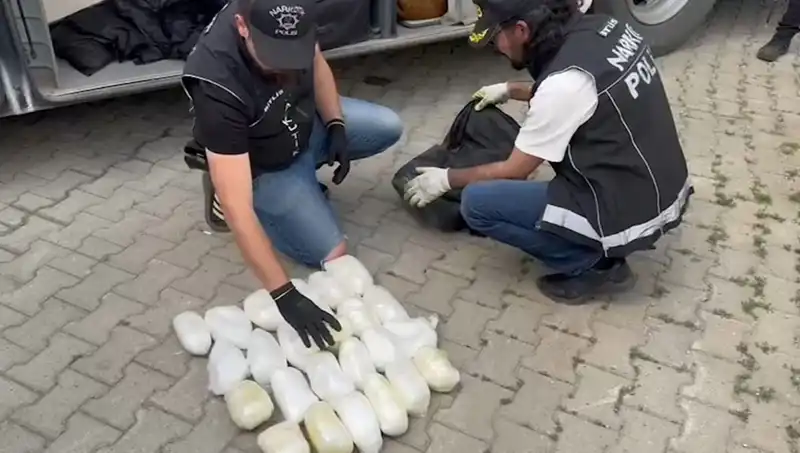 Yolcunun Valizinden Çıkan 13 Kilo Metamfetamin Şoku