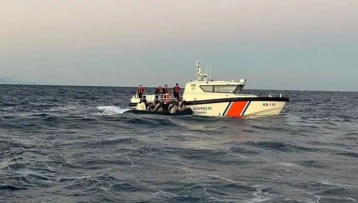 Ayvacık Açıklarında 17 Göçmen Kurtarıldı: Yeni Bir Umut Hikayesi