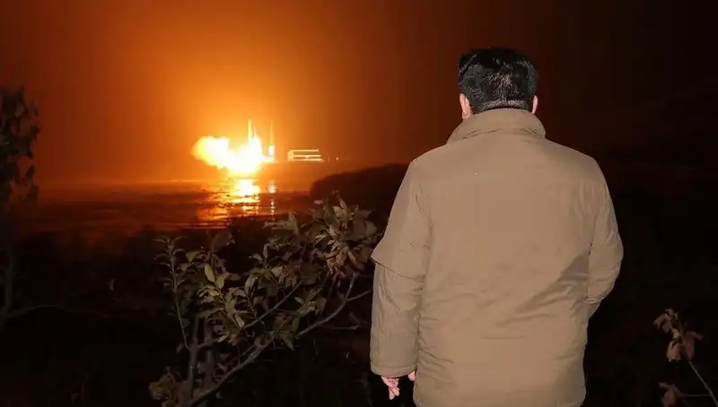 Kuzey Kore'nin Silahlanması: Amerikalıların Faturası Nereye Gidiyor?