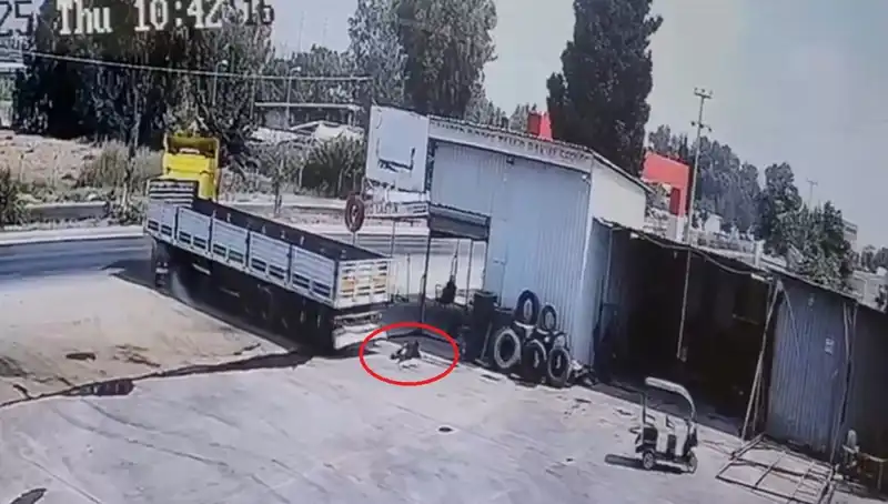 16 Yaşındaki Çocuk İşçinin Korkunç Ölümü: TIR Kazası Tamirhanede Yaşandı