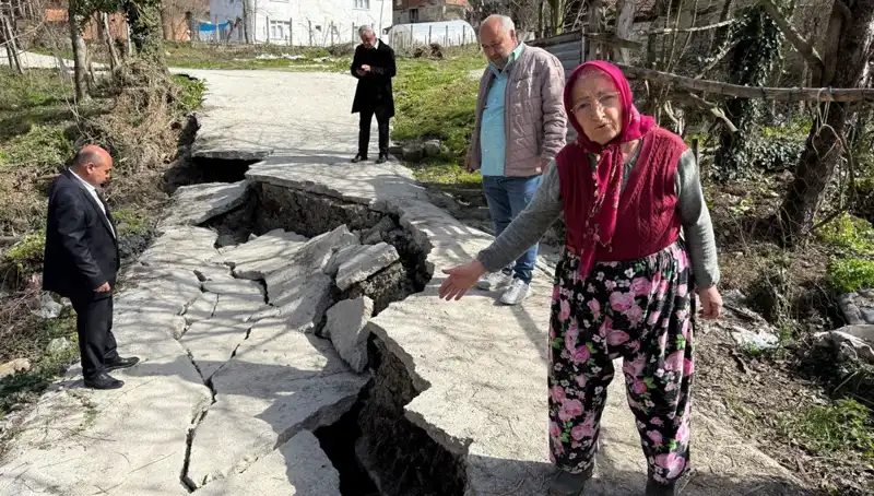 Diken Üstünde 130 Hane: Heyelan Mahalleyi Tehdit Ediyor
