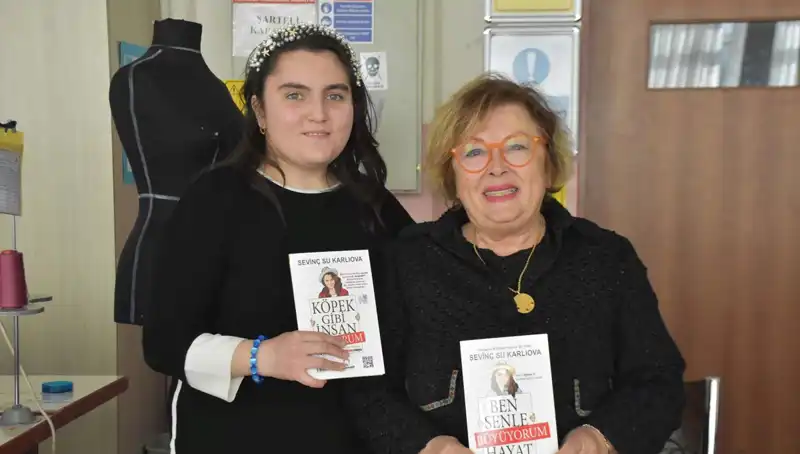 7 Yaşında Disleksi Tanısı Alan Genç Kız, Modacı ve Yazar Olma Yolunda