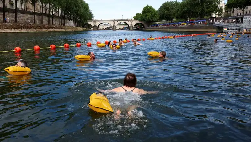 Paris’te Tarihi An: Seine Nehri İle İlk Kez Halk Buluşuyor