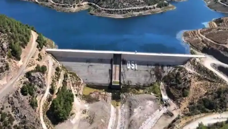 Çeşme'de Su Kesintisi Sorunu Çözülüyor: Beklenen Müjdeli Haber Geldi!