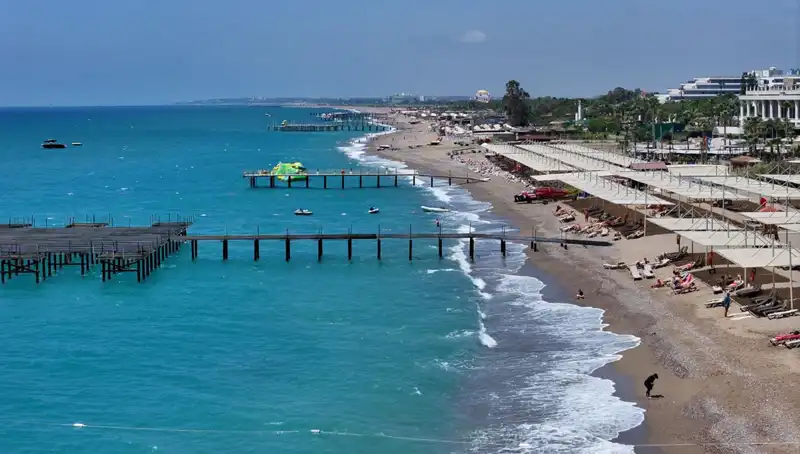 Antalya Sahillerinde Güneşli Hava Yoğunluğu: Bir Tatil Cenneti