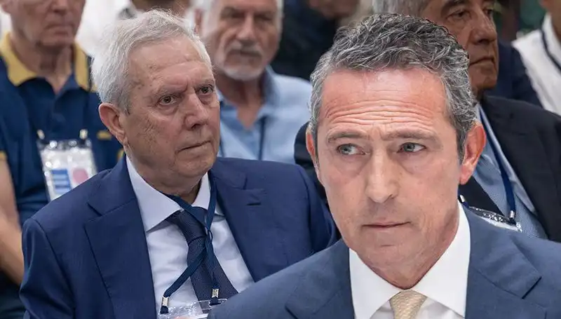 Fenerbahçe Divan Kurulu Toplantısında Aziz Yıldırım'ın Adaylık Açıklaması Gerginliği