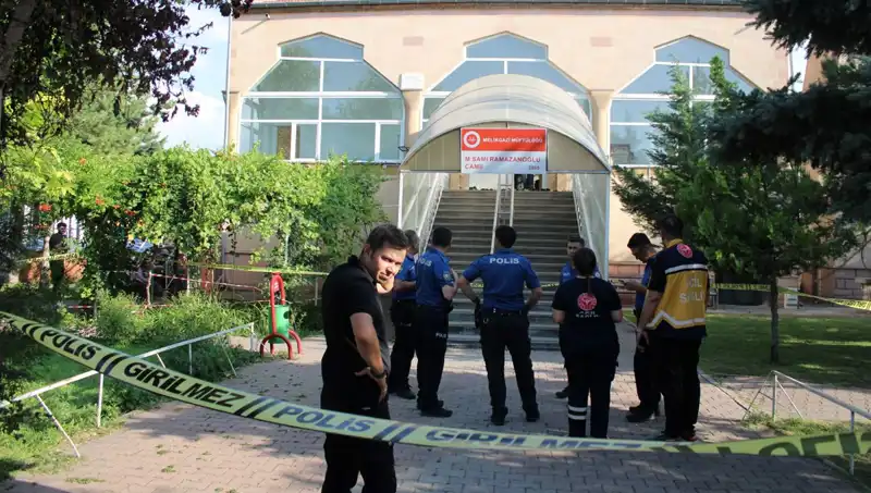 Namaz Kılarken Husumetlisine Kanlı Saldırı: Cinayet Şok Etti
