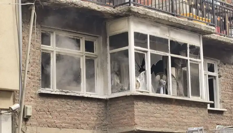 Bursa'da Dehşet Verici Yangın: 2 Katlı Ev Küllerini Bıraktı