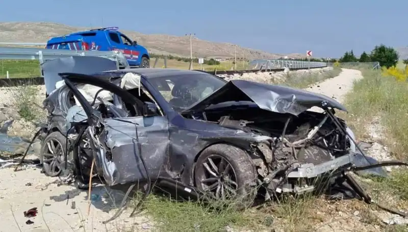 Sivas’ta İki Ayrı Trafik Kazası: Yerler Kan Gölüne Döndü