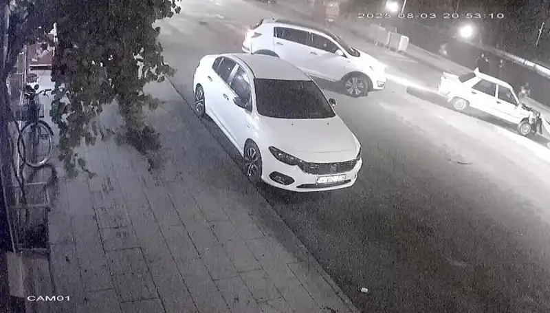 Yaya Geçidinde Tehlike: Yayaya Yol Vermek İsterken Kaza!