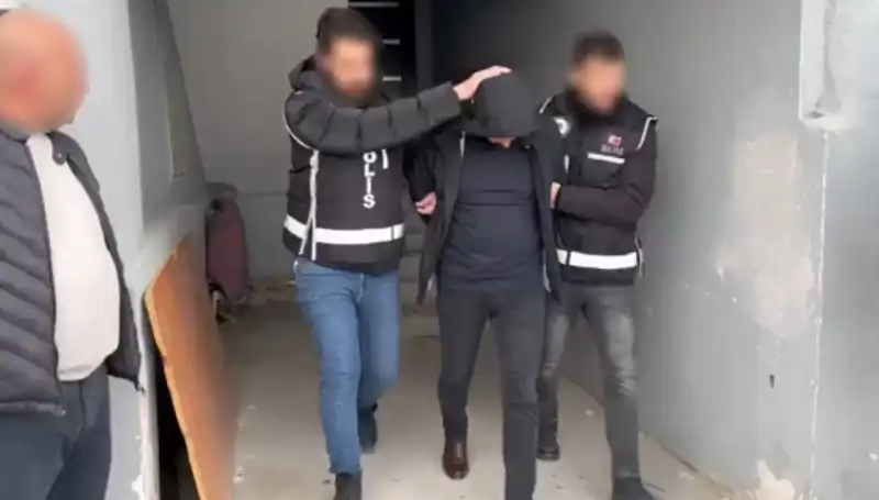 Türkiye'de Dört İlde Üç Çeteye Yapılan Büyük Operasyonun Detayları
