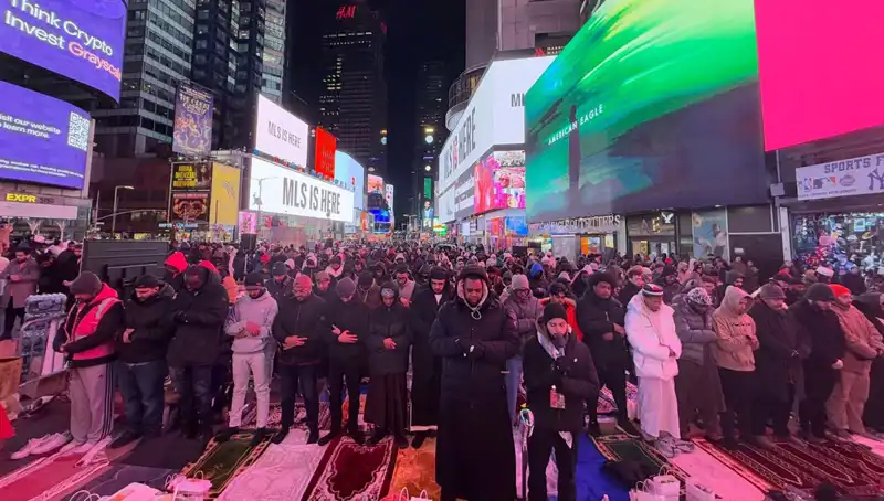 New York Times Meydanı'nda İlk Teravih Namazı: Tarihi Anlar Yaşandı