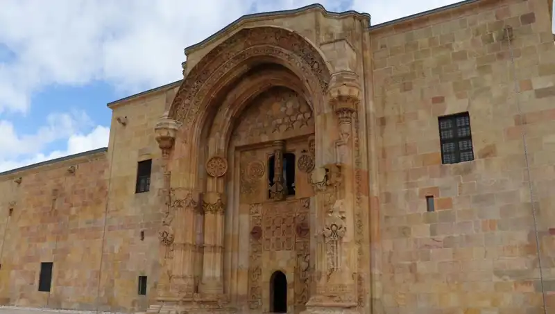 Divriği Ulu Camii ve Darüşşifası’na Ziyaretçi Akını: Tarihi Mirasımızı Keşfedin