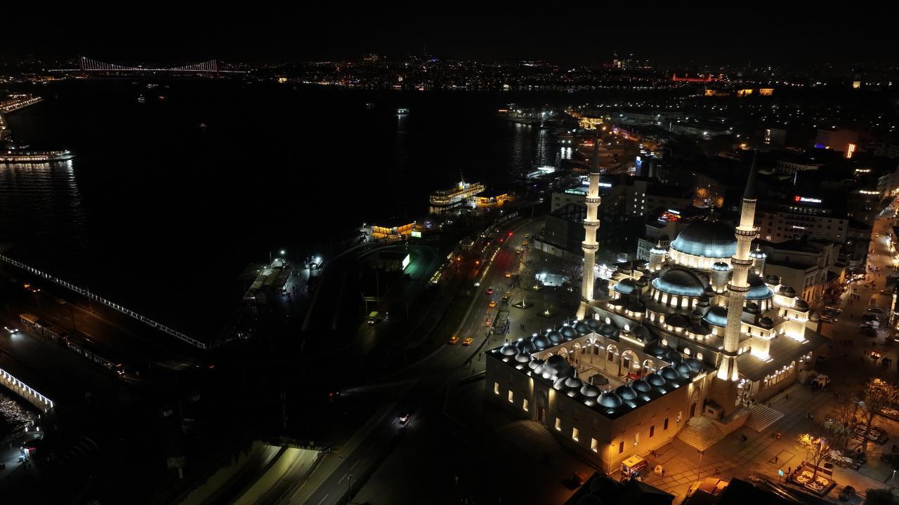 Miraç Kandili'nin İçten Kutlandığı Özel Gecede Dualar Edildi