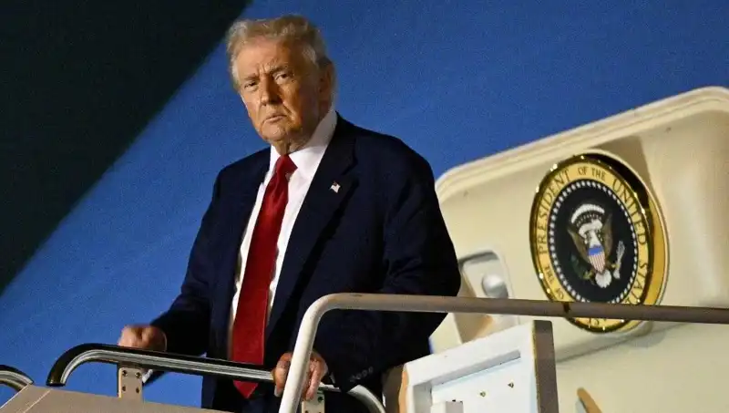 Katar'dan Trump'a 400 Milyon Dolarlık Yüzer Saray: Efsanevi Jetin Görüntüleri Ortaya Çıktı!