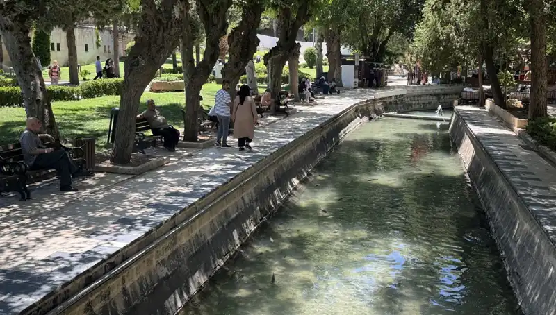 Şanlıurfa Sıcak Hava Dalgasıyla Kavruluyor: Termometreler 37 Dereceyi Aştı