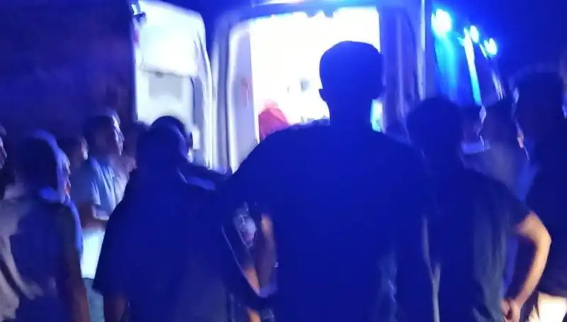 Otomobil Uçurumdan Aşağı Düştü: Sürücü Hayat Mücadelesi Veriyor